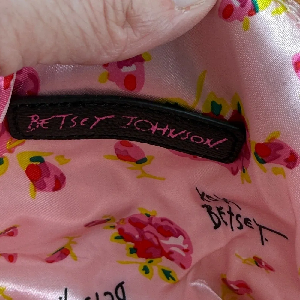 Betsey Johnson Kitsch Cosmetic Bag Womens Tan Ice Cream Sprinkles BM18780 OS